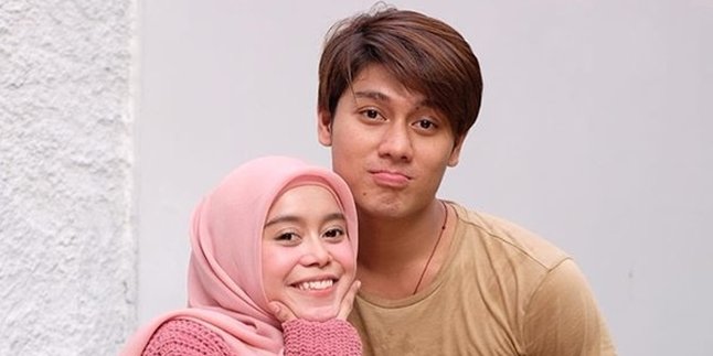 Rizky Billar Invites His Mother to Lesti's House, Bringing Gifts?