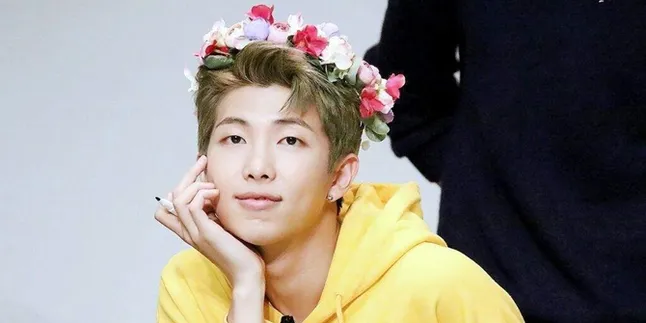 RM BTS Beri Nama Unik Untuk AirPods Miliknya, ARMY Makin Jatuh Cinta! RM BTS Beri Nama Unik Untuk AirPods Miliknya, ARMY Makin Jatuh Cinta!