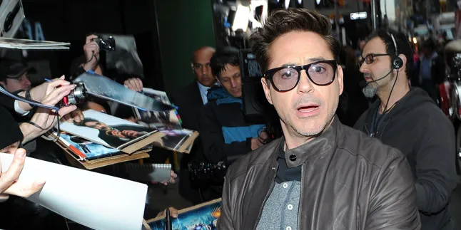 Robert Downey Jr Menangi Sebuah Piala di MTV Movie Awards 2015