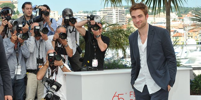 Robert Pattinson Alih Profesi Jadi Rocker