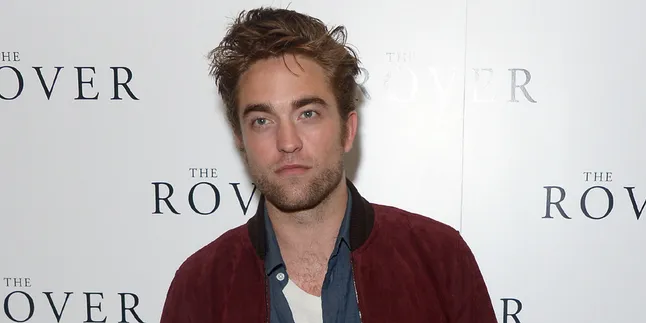 Robert Pattinson: Hollywood Telah Disusupi Banyak Alien Robert Pattinson: Hollywood Telah Disusupi Banyak Alien