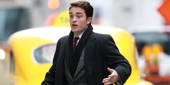 Robert Pattinson Kembali Tertangkap Kencan Bareng FKA Twigs Robert Pattinson Kembali Tertangkap Kencan Bareng FKA Twigs