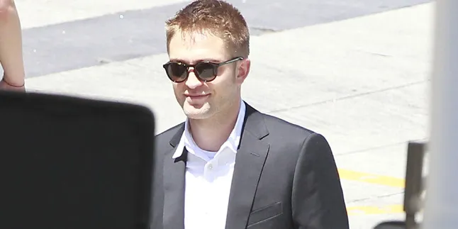 Robert Pattinson Kencani Putri Sean Penn?