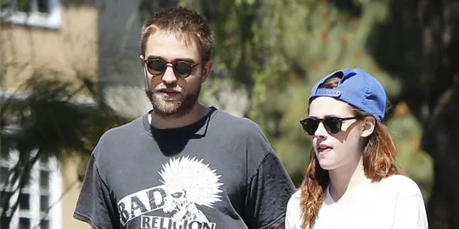 Robert Pattinson Ketahuan Berada di Rumah Kristen Stewart