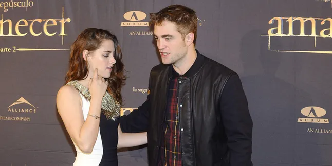 Robert Pattinson - Kristen Stewart Memang Pacaran, Tapi ...