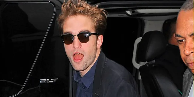 Robert Pattinson 'Main Gila' Dengan Tiga Wanita Sekaligus