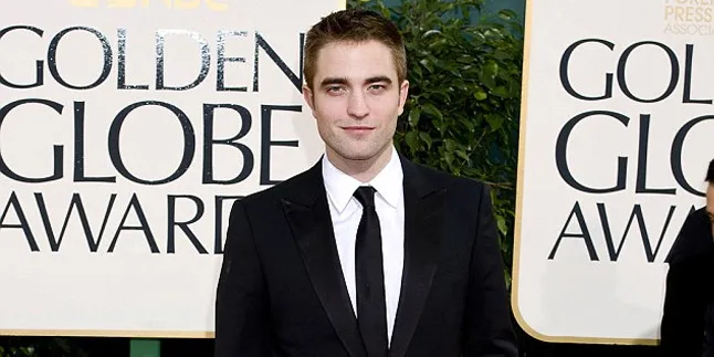 Robert Pattinson Sebut Fans 'TWILIGHT' Kurang Kerjaan?