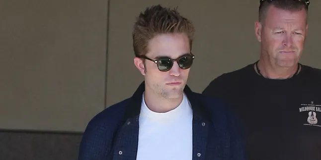 Robert Pattinson Sudah Dua Bulan Kencani Dylan Penn?