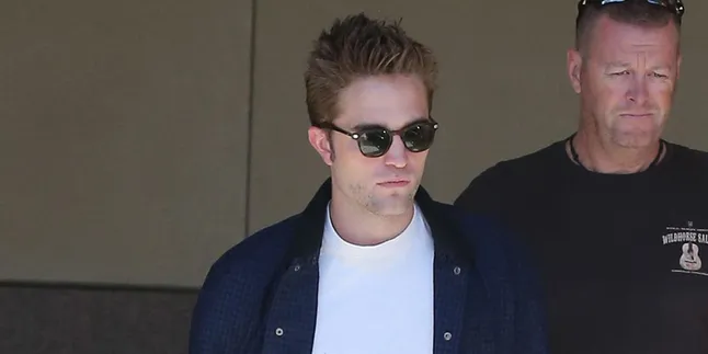 Robert Pattinson Tampak Kotor dan Berantakan, Masih Keren?