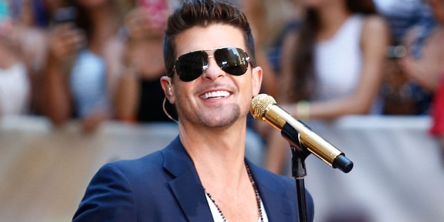 Robin Thicke Batalkan Konser Demi Jalan-Jalan ke Disneyland