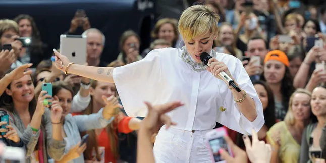 Robin Thicke Enggan Duet Bareng Miley Cyrus Lagi