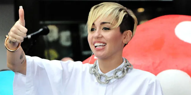 Robin Thicke Hanya 'Pasrah' Saat Miley Cyrus Twerking