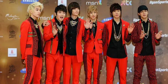 'Rocking' Bawa Teen Top Kalahkan EXO