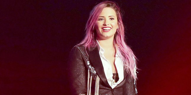 Rockstar, Demi Lovato 'Contek' Gaya Rambut Skrillex!