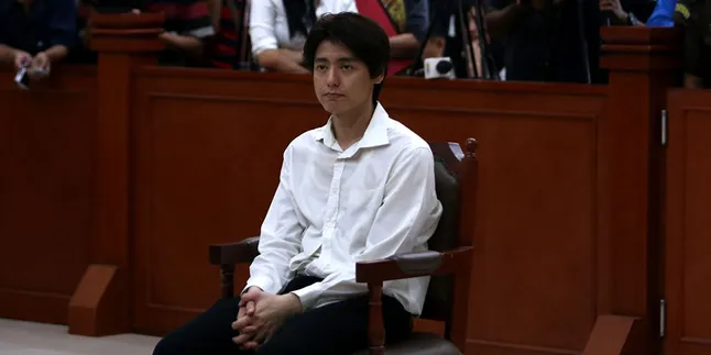 Roger Danuarta Bacakan Kegelisahan Hati di Depan Hakim Roger Danuarta Bacakan Kegelisahan Hati di Depan Hakim