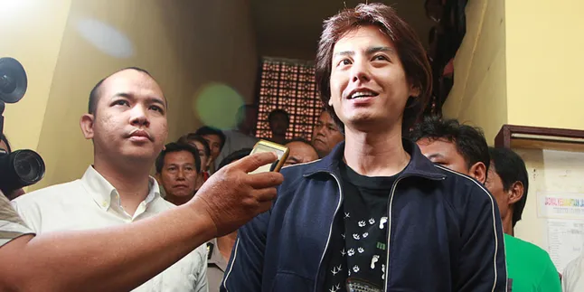 Roger Danuarta Pakai Narkoba, Ibunda: Tolong Maklumi Roger Danuarta Pakai Narkoba, Ibunda: Tolong Maklumi