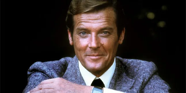 Roger Moore Puji Daniel Craig Sebagai James Bond