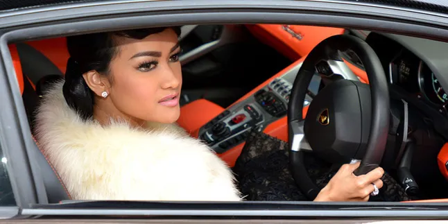 Rogoh Kocek Dalam, Julia Perez Habiskan 30 Juta Untuk Hapus Tato