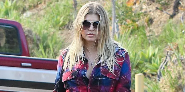 Rok Terangkat, Celana Dalam Fergie Kelihatan