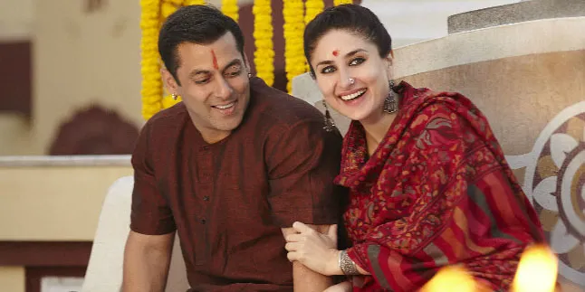 Romantis Abis, Momen Salman Khan Bonceng Mesra Kareena Kapoor