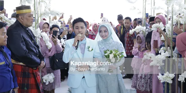 Romantis Abis! Rafly Suapi Ega Noviantika dengan Sabar Sebelum Resepsi di Gowa