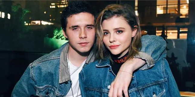 Romantis! Brooklyn Beckham & Chloe Moretz Umbar Kemesraan di Depan Umum Romantis! Brooklyn Beckham & Chloe Moretz Umbar Kemesraan di Depan Umum