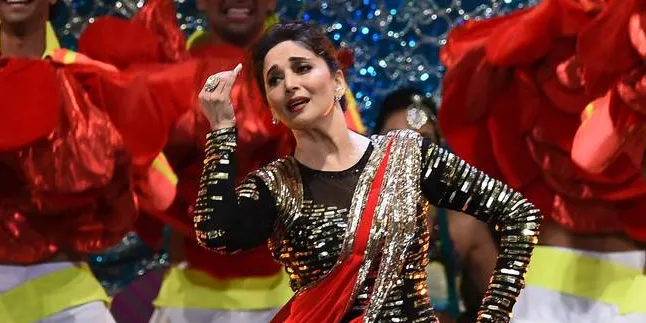 Romantis! Madhuri Dixit Latihan Menari, Sang Suami Setia Menemani Romantis! Madhuri Dixit Latihan Menari, Sang Suami Setia Menemani