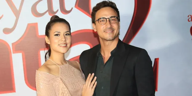 Romantis! Pulang Dari Jepang, Raisa Dapat Bunga Dari Hamish Daud