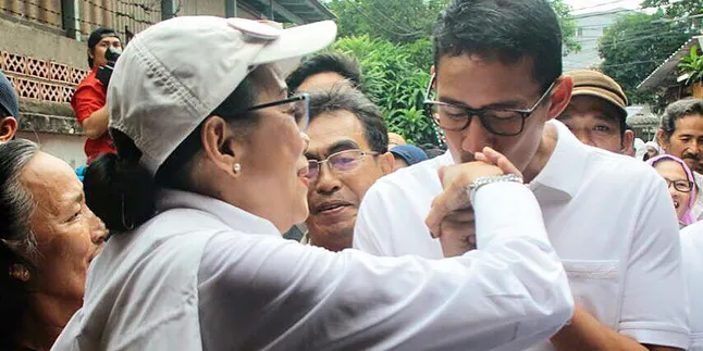 Romantis, Sandi Menangkan Hati Bunda dengan Cara Sederhana