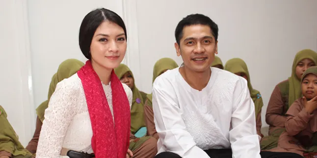 Romantis, Tiap Bulan Adi Nugroho - Donita Rayakan Jadian Romantis, Tiap Bulan Adi Nugroho - Donita Rayakan Jadian