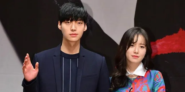 Romantisnya Ahn Jae Hyun & Goo Hye Sun Bikin Fans Patah Hati Romantisnya Ahn Jae Hyun & Goo Hye Sun Bikin Fans Patah Hati