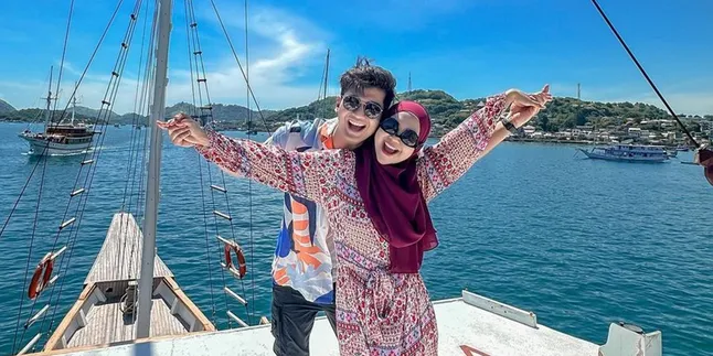 Romantisnya Beda, Ini Detik-Detik Ria Ricis Salto Back Flip Bersama Suami Romantisnya Beda, Ini Detik-Detik Ria Ricis Salto Back Flip Bersama Suami