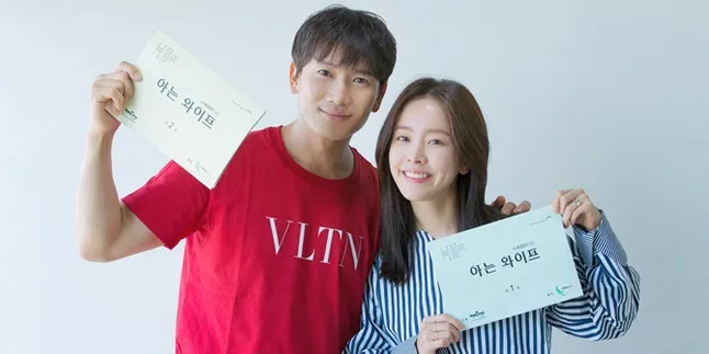 Romantisnya Ji Sung dan Han Ji Min di Poster 'Familiar Wife'