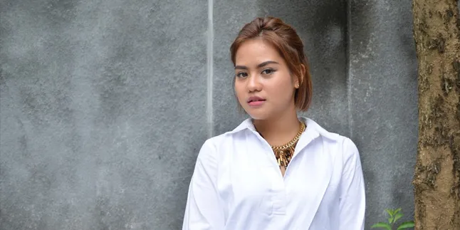 Romantisnya, Mytha Lestari Dilamar Kekasih di Pulau Bali