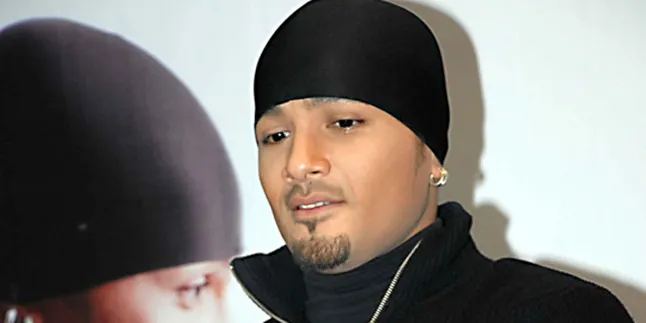 Romy Rafael Ajarkan Hipnoterapi Lewat Buku