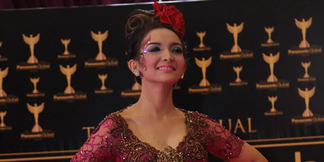 Roro Fitria: Artis Jadi Caleg? Sah-Sah Saja Roro Fitria: Artis Jadi Caleg? Sah-Sah Saja