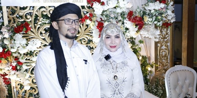 Roro Fitria Pregnant for the First Time, Her Husband Becomes Worried Because of This