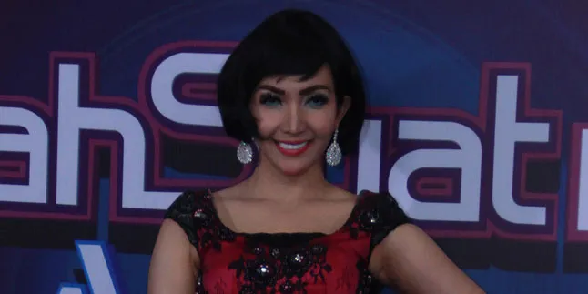 Roro Fitria Ingin Oknum Yang Tolak Ibunya Berobat Diberi Sanksi