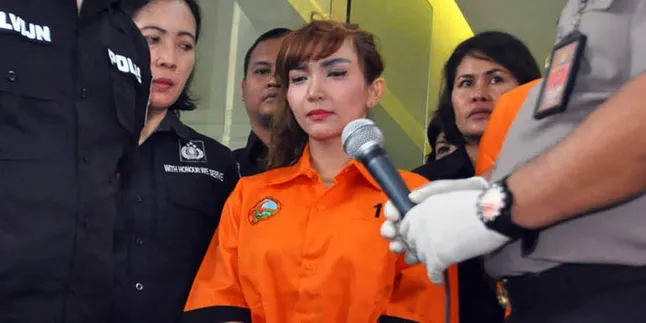 Roro Fitria Pakai Narkoba Gara-Gara Ajakan 5 Teman Yang Juga Artis? Roro Fitria Pakai Narkoba Gara-Gara Ajakan 5 Teman Yang Juga Artis?