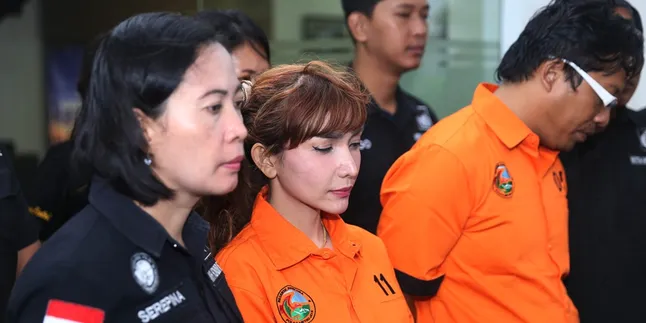 Roro Fitria Siap Seret 5 Rekan Artis Yang Juga Terjerat Narkoba Roro Fitria Siap Seret 5 Rekan Artis Yang Juga Terjerat Narkoba