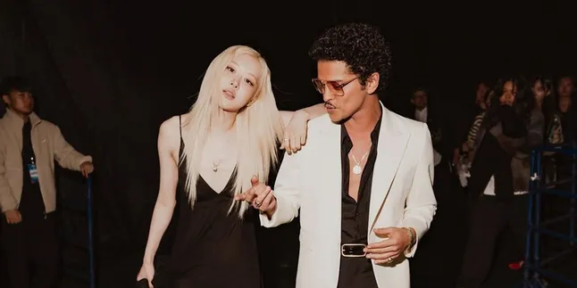 Rose BLACKPINK Cetak Sejarah, ‘APT’ Bareng Bruno Mars Duduki Posisi 1 IFPI 2025