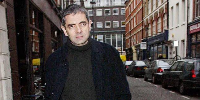 Rowan 'Mr Bean' Atkinson Adalah Penemu Foto Selfie, Mau Bukti?