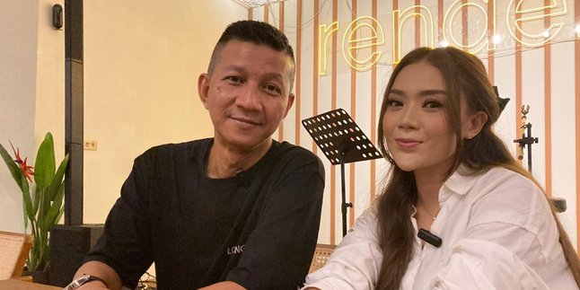 Rowman Ungu Produseri Penyanyi Audy Milla Lewat Single 'Sadar Aku Salah'