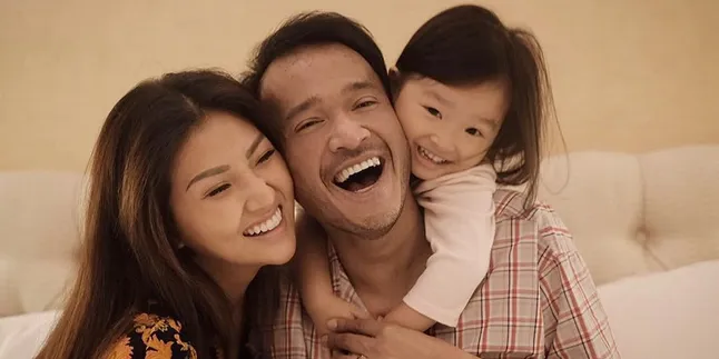 Ruben Onsu & Sarwendah Unggah Foto Throwback di Ultah Ke-3 Thalia, Penuh Harapan Baik