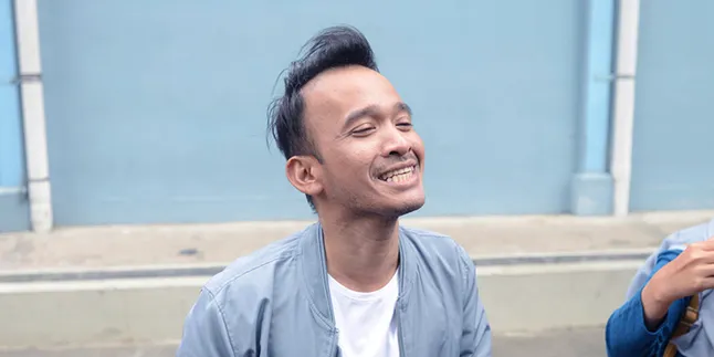 Ruben Onsu Kirim Kursi Roda Untuk Gadis Difabel Yang Tulis Surat Pada Jokowi Ruben Onsu Kirim Kursi Roda Untuk Gadis Difabel Yang Tulis Surat Pada Jokowi