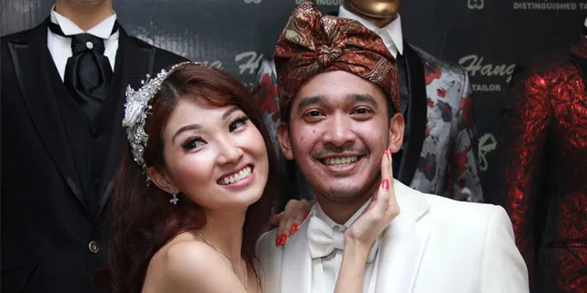Ruben Onsu - Wenda Tan Jajal Busana Pemberkatan