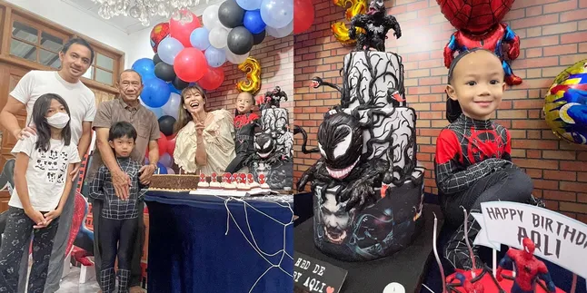 Rumah Tangganya Lagi Disorot, Ini 7 Potret Kompak Ayu Dewi dan Regi Datau Rayakan Ultah Anak Bungsu