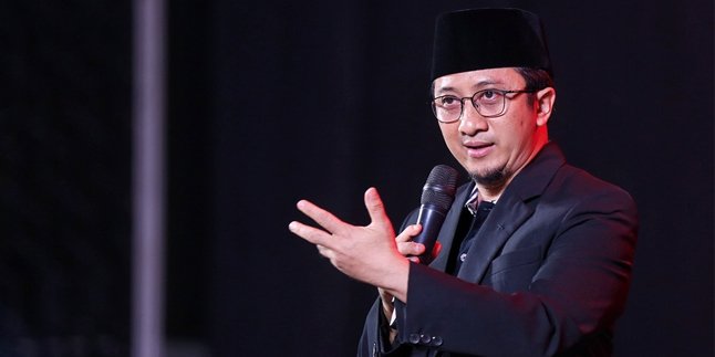 Ustaz Yusuf Mansur's House Raided by Protesters Carrying Banners