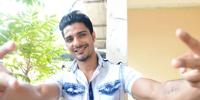 Rumahnya Dimasuki Ular Hitam Besar, Vin Rana dan Keluarga Syok Rumahnya Dimasuki Ular Hitam Besar, Vin Rana dan Keluarga Syok
