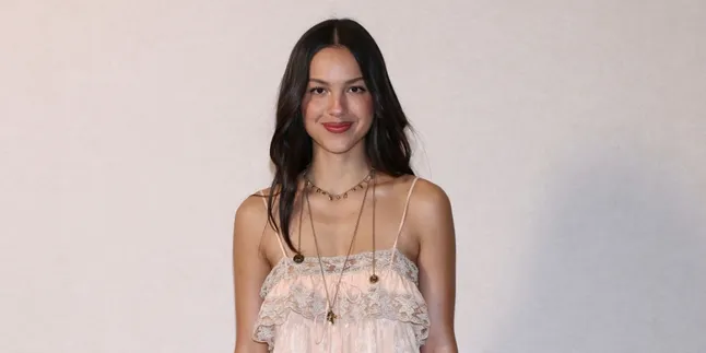 Rumor of Olivia Rodrigo's Closeness to Investment Professional Julian Croonenberghs